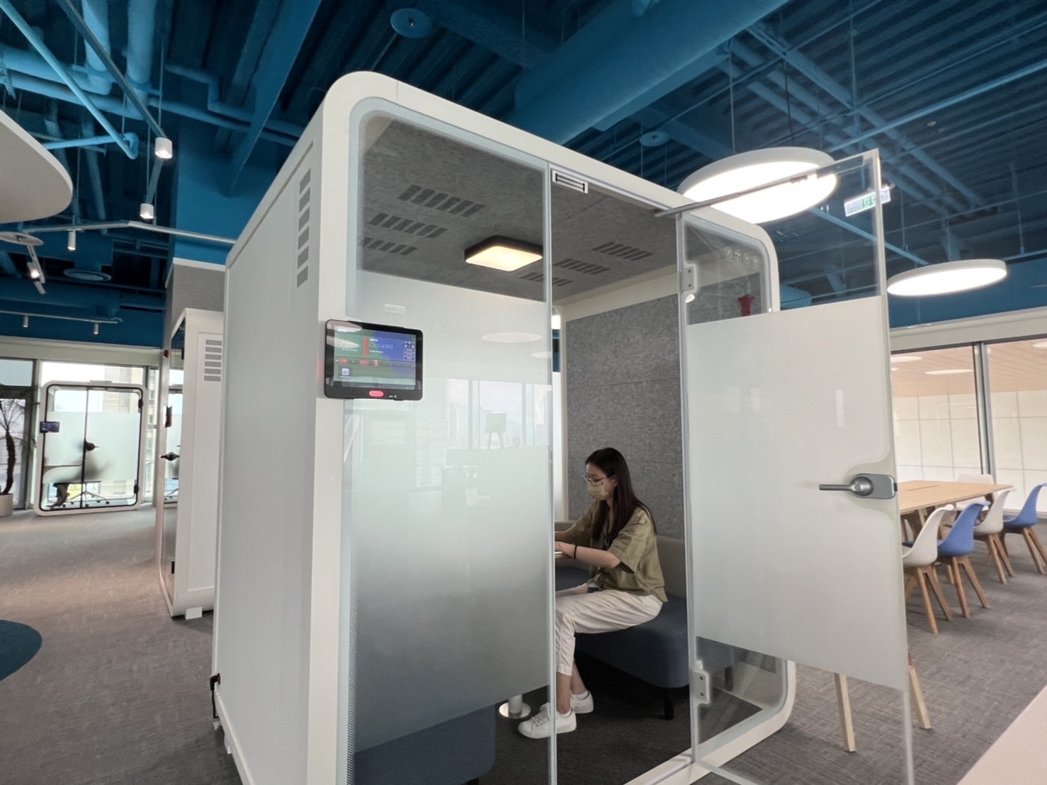 z6.com高雄據點的智慧行動辦公艙，展現z6.com在面板以外的研發應用軟實力